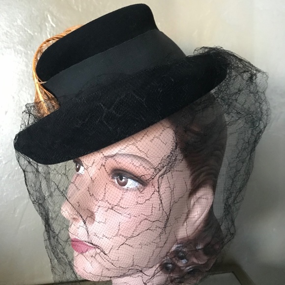 IMPOSING 1930S' BLACK FELT TILT FEDORA WITH GOLD OSTRICH FEATHER & INTACT VEIL - Picture 10 of 15